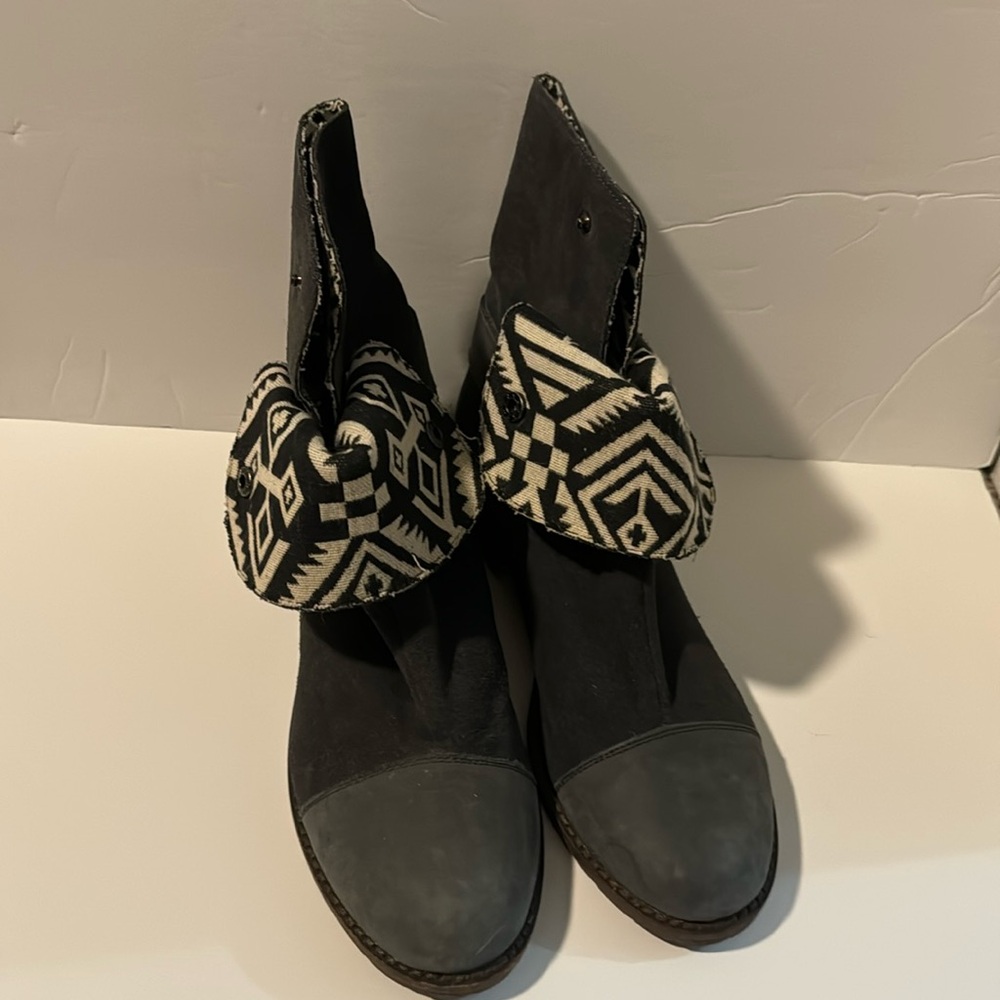 Women’s grey suede & canvas size 9 foldover boot